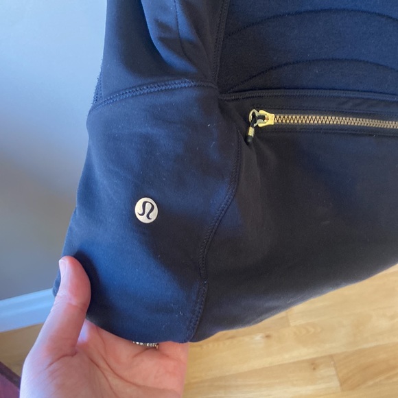 Lululemon Fleece Out Jacket Size 6 - Picture 12 of 13